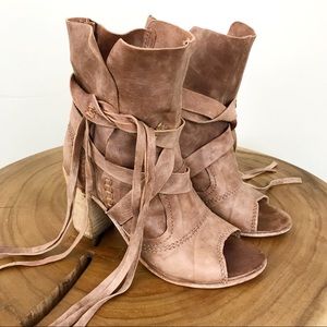 FREE PEOPLE Tan Fringe Boho Lace Up Bootie Sz 6